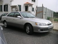 Lexus ES 300 fr (2000).jpg