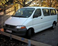 750px-Toyota_Hiace_2002_Sweden.jpg