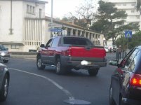 Chevrolet Suburban tr (2002).jpg