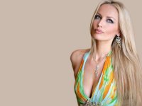 Adriana_Karembeu_j9.jpg