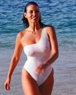 Raquel_Welch_06_450.jpg