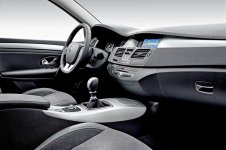 Renault Laguna 2007 Interior - 02.jpg